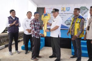 Wali Kota Ternate Serahkan Huntap untuk Korban Banjir Rua