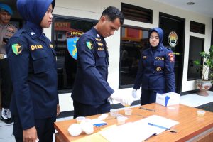 Polda Malut Pastikan Personel Bebas Narkoba Lewat Tes Urine Mendadak