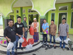 Warkop Halsel Berbagi Takjil, Pererat Kebersamaan di Bulan Ramadan