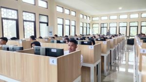 Ribuan Siswa Berebut Kursi di Unkhair Ternate Lewat UTBK-SNBT