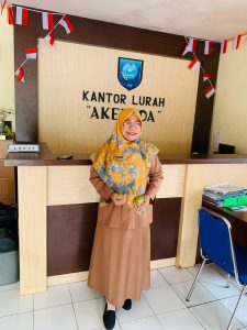 Dari Cucu Kepala Desa ke Lurah Akehuda, Jejak Inspiratif Farida Saleh