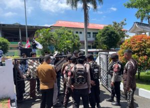 13 Proyek Bermasalah, Mahasiswa Taliabu Kepung Kejati Malut