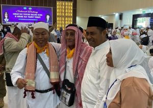 Bupati Haltim Jemput Jamaah Haji Kloter 15 di Ternate