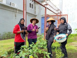 Panen Terong di Lapas Perempuan Ternate, Bukti Nyata Pembinaan Kemandirian