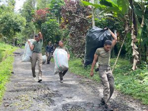 HUT Bhayangkara ke-79, Satbrimob Gelar Aksi Peduli Lingkungan di Ternate
