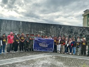 TNI dan BPK Bersihkan Benteng Oranje di Hari Purbakala