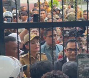 DPR dan Gubernur Maluku Utara Temui Massa Pendukung DOB Kota Sofifi