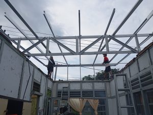 Renovasi Atap Rumah Lansia di Muhajirin, Nasab Foundation Tunjukkan Kepedulian Nyata