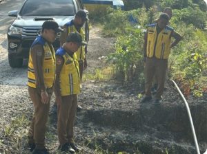 Bupati Haltim Pastikan Jembatan Kali Beb Segra Diperbaiki.