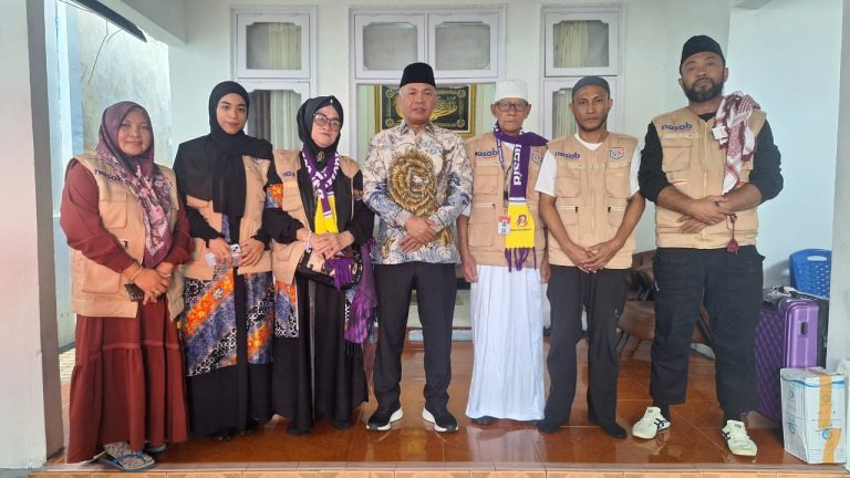 Air Mata Bahagia Sambut Jamaah Umroh Nasab Foundation Kembali ke Ternate