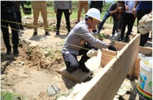 Kapolda Letakkan Batu Pertama Gedung SKCK dan Tugu Brimob di Halteng