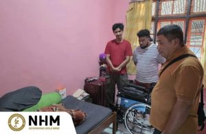 NHM Peduli Serahkan Kursi Roda untuk Warga Halmahera Selatan Penderita Kanker Prostat