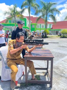 Wabup Halsel Helmi Umar Muchsin Raih Juara Harapan di Lomba Menembak Haornas