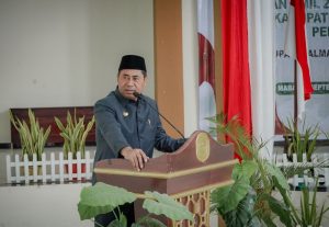 Bupati Haltim Serahkan Zakat Lewat Baznas, Ajak OPD Dukung Penuh