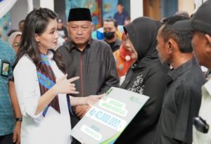 Gubernur Malut Serahkan Bantuan Puluhan Milyar kepala Nelayan.