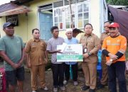 Sekda Ternate Rizal Marsaoly Salurkan Bantuan bagi Korban Angin Kencang di Kastela