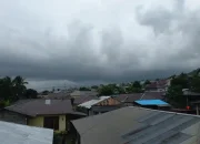 BMKG: Hujan Lebat Disertai Petir Landa Maluku Utara Hari Ini