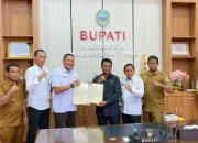Pemkab Haltim Terima Dua Sertifikat Aset Jalan dari BPN Maluku Utara