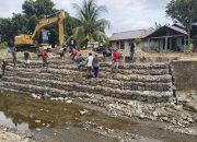 Gotong Royong Lawan Banjir, Warga Desa Tahane dan NHM Bangun Talud Bronjong Demi Rasa Aman