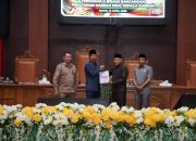 Wakil Gubernur Serahkan Enam Usulan Ranperda Strategis Malut Diserahkan ke DPRD,Siap Dorong Kemajuan Berbagai Sektor   