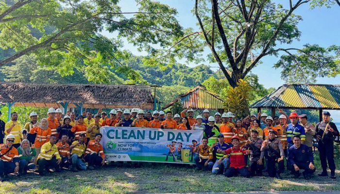 Peringati Hari Lingkungan Hidup, NHM Serahkan 19 Bibit Pohon untuk Penghijauan Sekolah
