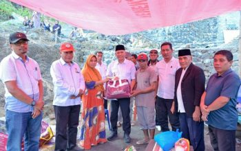Rumah Hangus, Nasri Abubakar Hadir Bawa Bantuan  dan Ikut Tanggung Biaya Atap Secara Pribadi