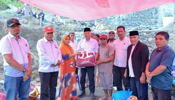 Rumah Hangus, Nasri Abubakar Hadir Bawa Bantuan  dan Ikut Tanggung Biaya Atap Secara Pribadi