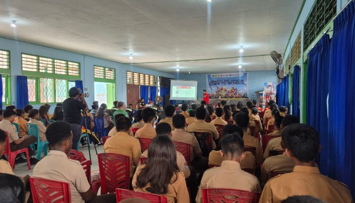 Bukan Sekadar Teori, Siswa SMAN 1 Mimika Praktik Padamkan Api Bersama ERT NHM